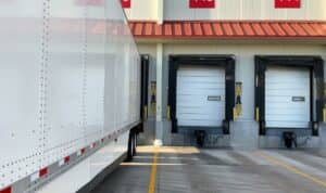 Read more about the article How Businesses Use Drop Trailers To Reduce Costs